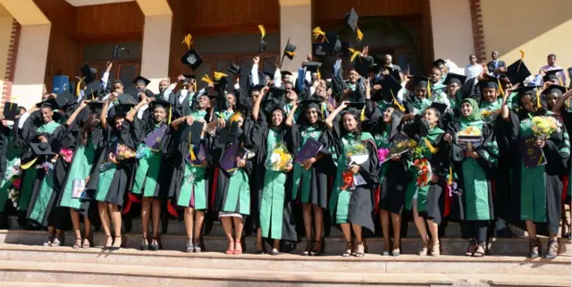 ምሩቓት ተምሃሮ ቤት ትምህርቲ ሕክምና ኦሮታ