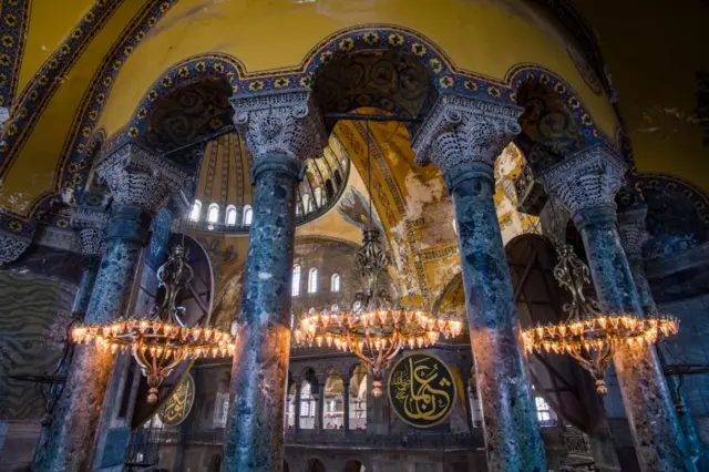 اعمدة آيا صوفيا الداخلية