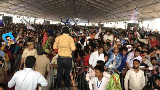 देवबंद रैली में जुटी भीड़