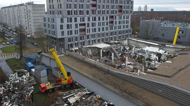 Обрушение торгового центра в Латвии