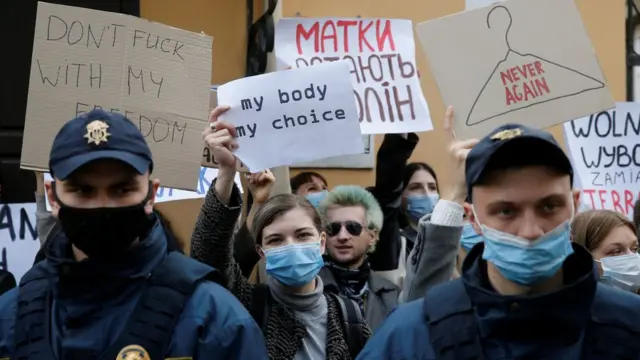 У Києві зійшлися противники і прихильники заборони абортів у Польщі