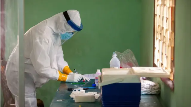 বাংলাদেশে করোনারোগীর সংখ্যা বেড়ে যাওয়ায় ল্যাবের সংখ্যা বাড়ানো হয়।