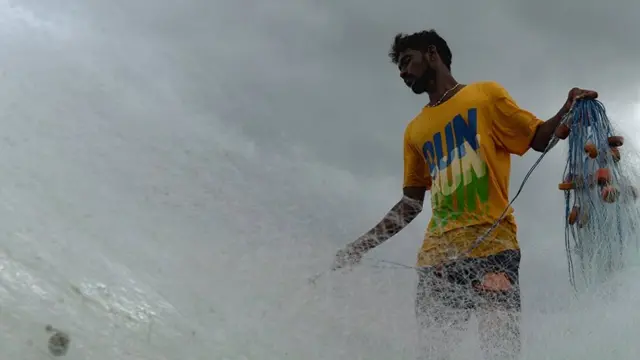 'திசை மாறிய புயல்: 7 மாவட்டங்களுக்கு பூயல் ஆபத்து'