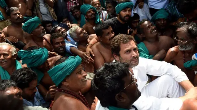 લોકોની વચ્ચે રાહુલ