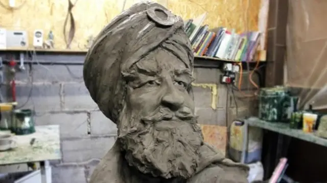 ਸਿੱਖ ਫੌਜੀ ਦੇ 10 ਫੁੱਟ ਉੱਚਾ ਬੁੱਤ ਦਾ ਸਿਰ