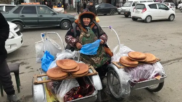 Tualetdagi teshik orqali porno jinsiy aloqani tomosha qiling