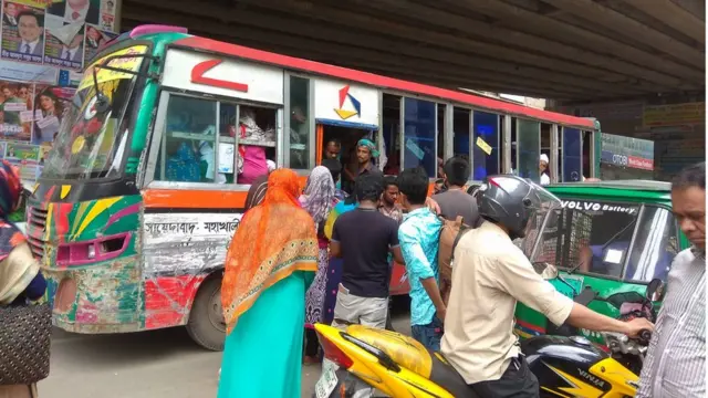 গণপরিবহন বা নিজের কোনও বাহন