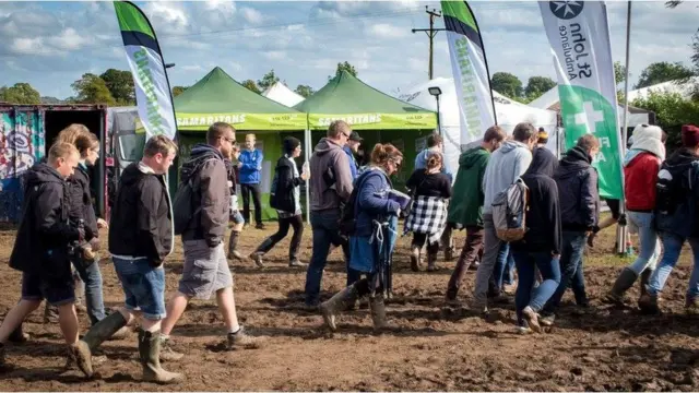 '더 사마리안스' 팀은 축제 현장에서 불안감을 호소하는 사람들을 지원한다