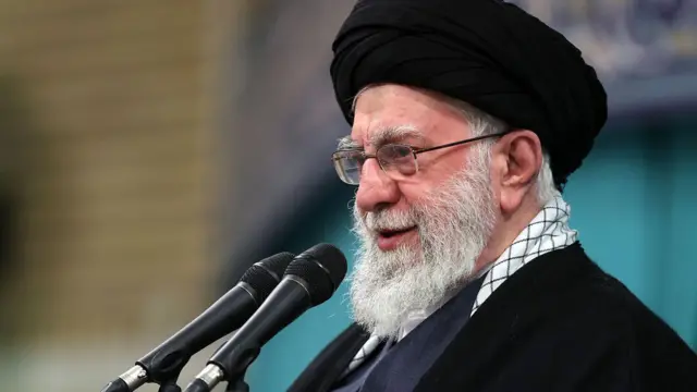 Fotografia colorida mostra líder Ali Khamenei, do Irã