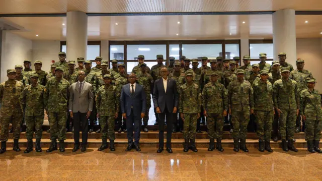 Perezida Kagame yirukanye bariya basirikare nyuma y'inama yagiranye n'abajenerali n'abandi basirikare bakuru ba RDF ku wa kane