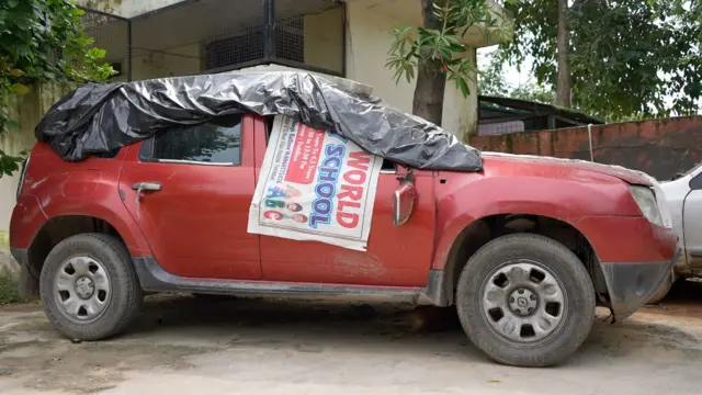 लाल रंग की इसी डस्टर कार में चार लोगों के साथ आर्यन भी सवार थे 