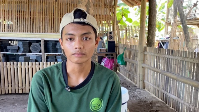 Salah satu santri yang terlibat dalam pengelolaan sampah di Laboratorium UPT Jatian adalah Ahmad Hafi Fudoli.