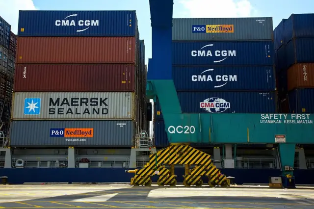 Contenedores en un puerto de Malasia
