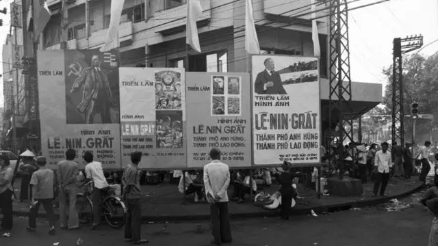 Những tấm pano giới thiệu về một triển lãm hình ảnh ở TP HCM, năm 1978 