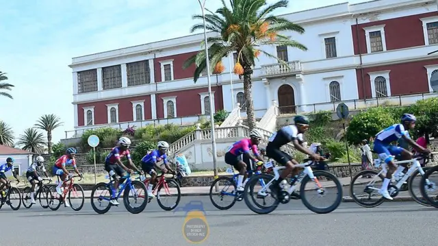 ተጻወትቲ ኣብ ሓያል ናህሪ