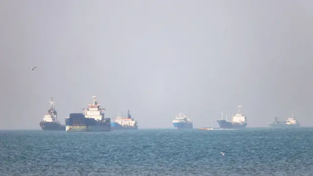 Imagens de navios no mar