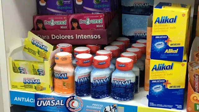 Medicamentos para la indigestión en una farmacia en Argentina