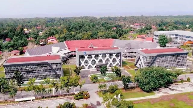 Politeknik Negeri Bengkalis di Riau.
