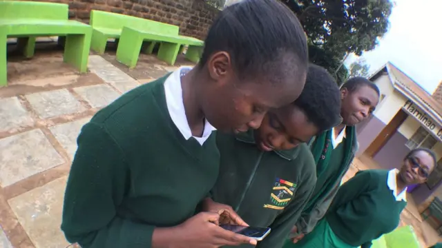 Wasichana hawa wanojitambulisha kama 'sniper' waliibuka nafasi ya pili katika mashindano ya kutengeneza programu za simu nchini Marekani