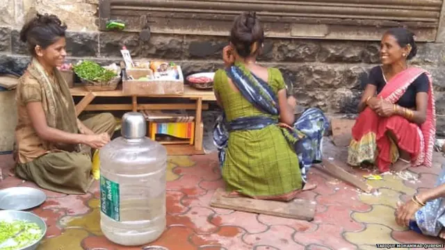 रवी सांगा पवार आणि त्याचं बेघर कुटुंब