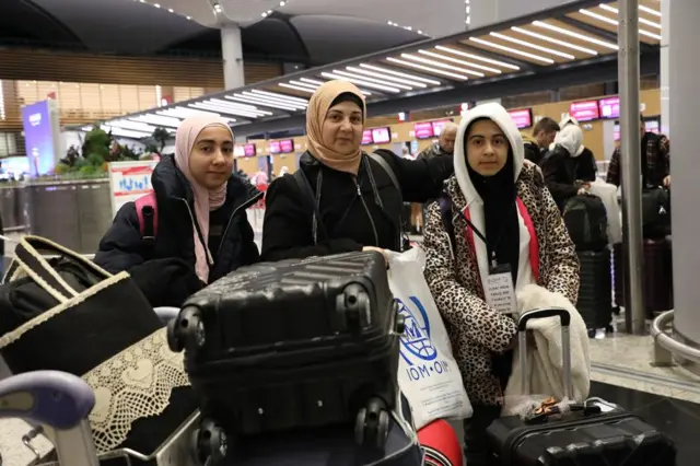 Geçtiğimiz haftalarda risk altındaki kadın, erkek ve çocuklardan oluşan 89 kişilik Suriyeli mülteci grubu Madrid'e kabul edildi 