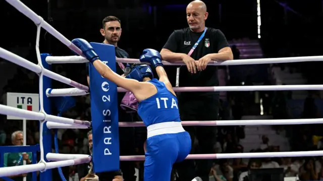 பாரிஸ் ஒலிம்பிக் 2024: இத்தாலி குத்துசண்டை வீரர் ஏஞ்சலா கரினி