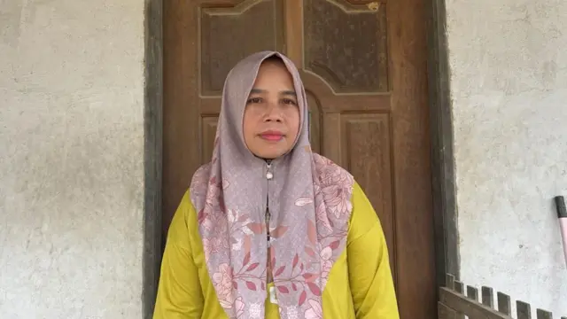 Syarariyah, salah satu warga Desa Bumi Harapan yang terancam tergusur dari rumahnya