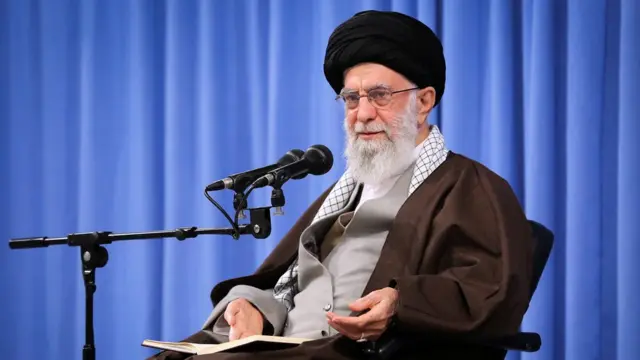 آیت الله خامنه ای از نظر سران سه قوه حمایت کرد