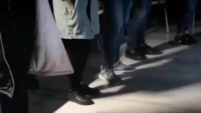 اثر دانشجویان موسیقی با ویدئویی منتشر شد که در آن تنها پاهای آن‌ها دیده می‌شد