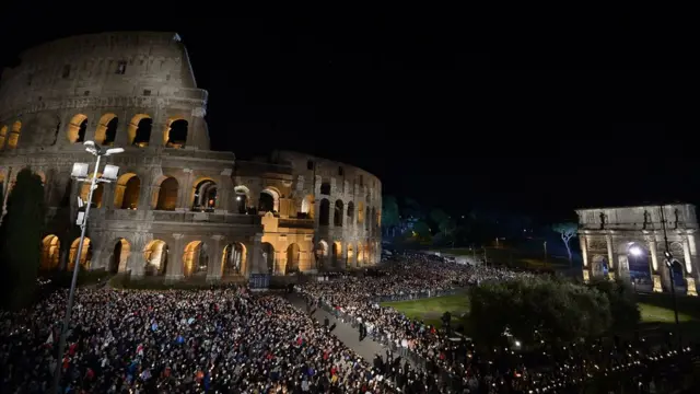 Afueras del coliseo de Roma
