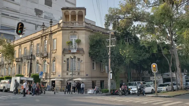 Palacete en la intersección de la Calle Orizaba con Avenida Álvaro Obregón.