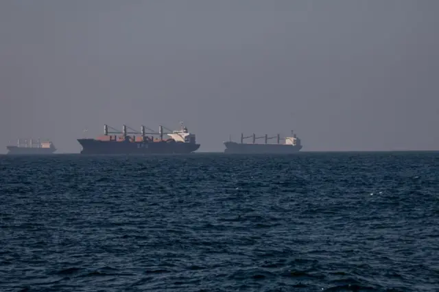 உலகின் மூன்றாவது பெரிய எண்ணெய் இறக்குமதியாளர் இந்தியா.