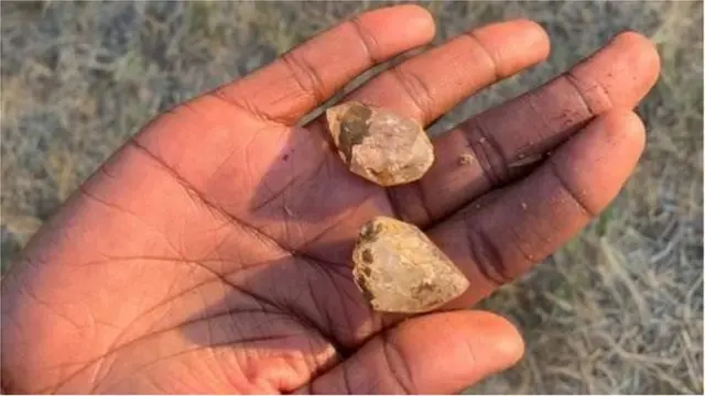 Pipo rush for diamond for South Africa village