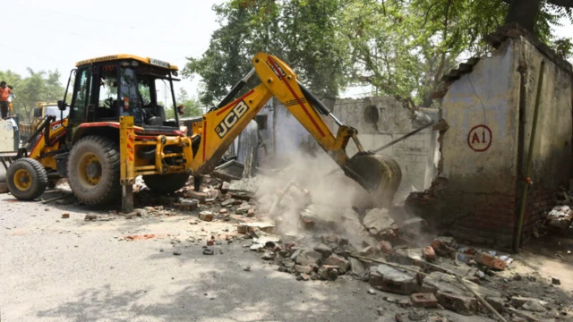 કોર્ટે કહ્યું કે ઘર અથવા કોઈ મિલકત તોડતા પહેલાં ઓછામાં ઓછા 15 દિવસની નોટિસ આપવી પડશે