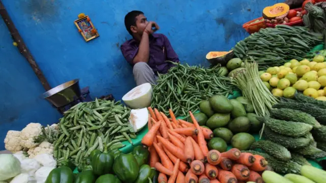 શાકભાજી વેચતી વ્યક્તિ