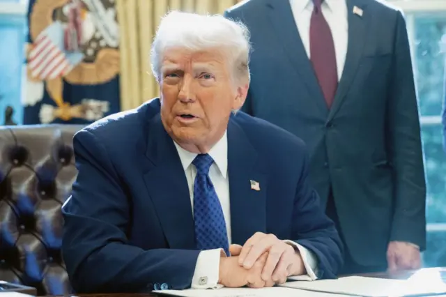 প্রেসিডেন্ট ট্রাম্প জানিয়েছেন রাশিয়ার প্রেসিডেন্ট ভ্লাদিমির পুতিনের সঙ্গে শীঘ্রই দেখা করতে পারেন তিনি। 