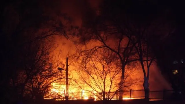 Türkiyədə hərbi karvana hücumdan sonra yanğın, Ankara, Türkiyə. Şəkil: 17 fervral 2016