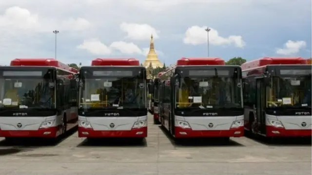 အဆင်မပြေမှုတွေ ရှိနေသေးတယ်လို့ ပြောဆို ဝေဖန်မှုတွေ ရှိသလို မလုပ်ခင်က စနစ်တကျ လေ့လာမှု ရှိမရှိဆိုတဲ့ ဝေဖန် မေးခွန်း ထုတ်မှုတွေလည်း ရှိခဲ့ပါတယ်