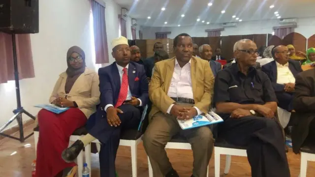 Qaarka mid ah madaxda xisbiyada iyo xildhibaanno