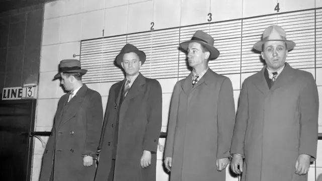 Људи у полицијској станици