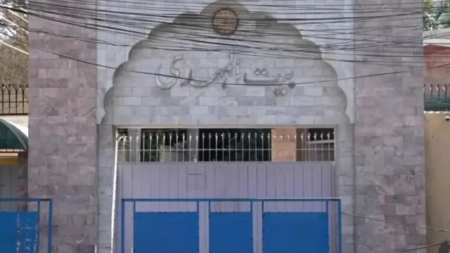 Goobaha cibaadada ayaa qaar la burburiyay
