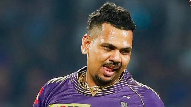 බටහිර ඉන්දීය කොදෙව් කණ්ඩායම නියෝජනය කරන සුනිල් නරයින් මෙවර ඉන්දීය ප්‍රිමියර් ලීග් තරගාවලියේ සුවිශේෂී ක්‍රීඩකයෙකු බවට පත්ව සිටී.