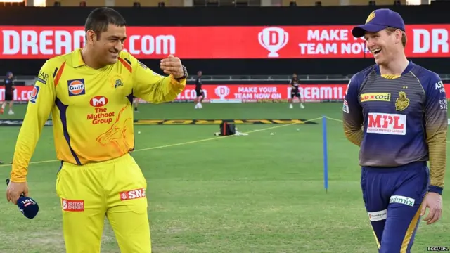 धोनी और इयॉन मॉर्गन