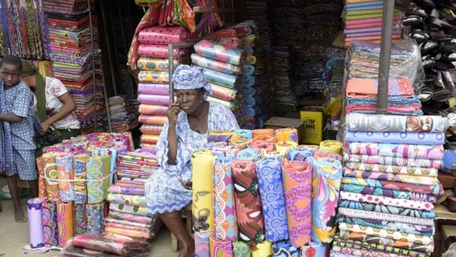 Nwaanyị na-ere ahịa