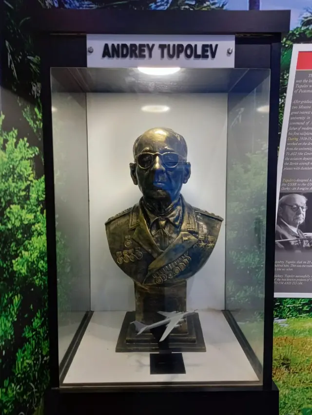 టీయూ-142 యుద్ధ విమానం