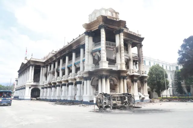 जेन जी प्रदर्शनबाट भग्नावशेष बनेको सिंहदरबार