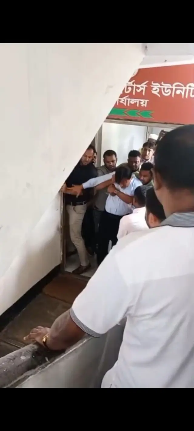 বায়রার এক পক্ষের সংবাদ সম্মেলনে হামলা চালায় আরেক পক্ষ