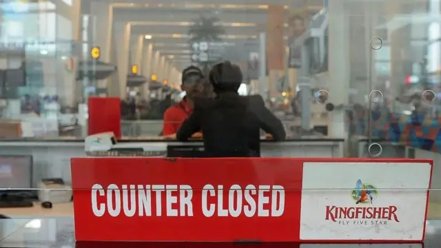 స్టేట్ బ్యాంక్ ఆఫ్ ఇండియా నేతృత్వంలోని 17 బ్యాంకుల కన్సార్టియం విజయ్ మాల్యాకు చెందిన కింగ్‌ఫిషర్ ఎయిర్‌లైన్స్ ఆస్తులను వేలం వేసింది.