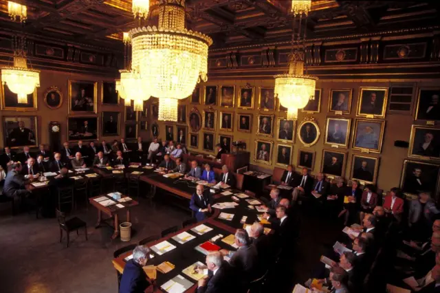 في الأكاديمية الملكية للآداب في ستوكهولم السويد علم 1996