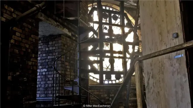 20世纪70年代之前，钟都要靠人手上发条。